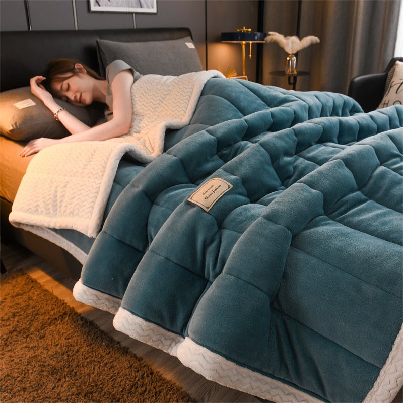 Thickened And Warm Flannel Blanket Thickened And Warm Flannel Blanket